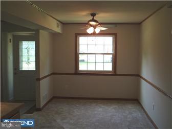 325 South Warminster Road, Unit B2 Hatboro, PA 19040 - Photo 4 of 8 Dining Room