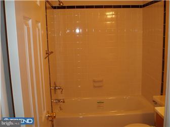 325 South Warminster Road, Unit B2 Hatboro, PA 19040 - Photo 7 of 8 Bathroom