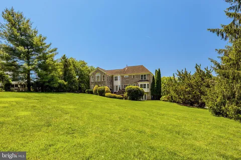 $2,190,000 | 10114 Nedra Drive, Great Falls, VA 22066