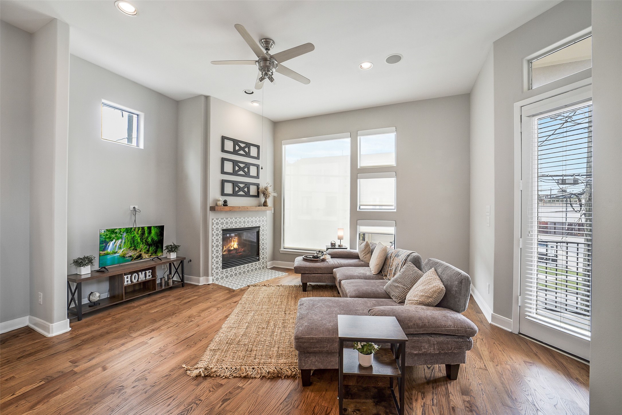 904 Roy Street Houston, TX 77007 - Photo 1 of 32