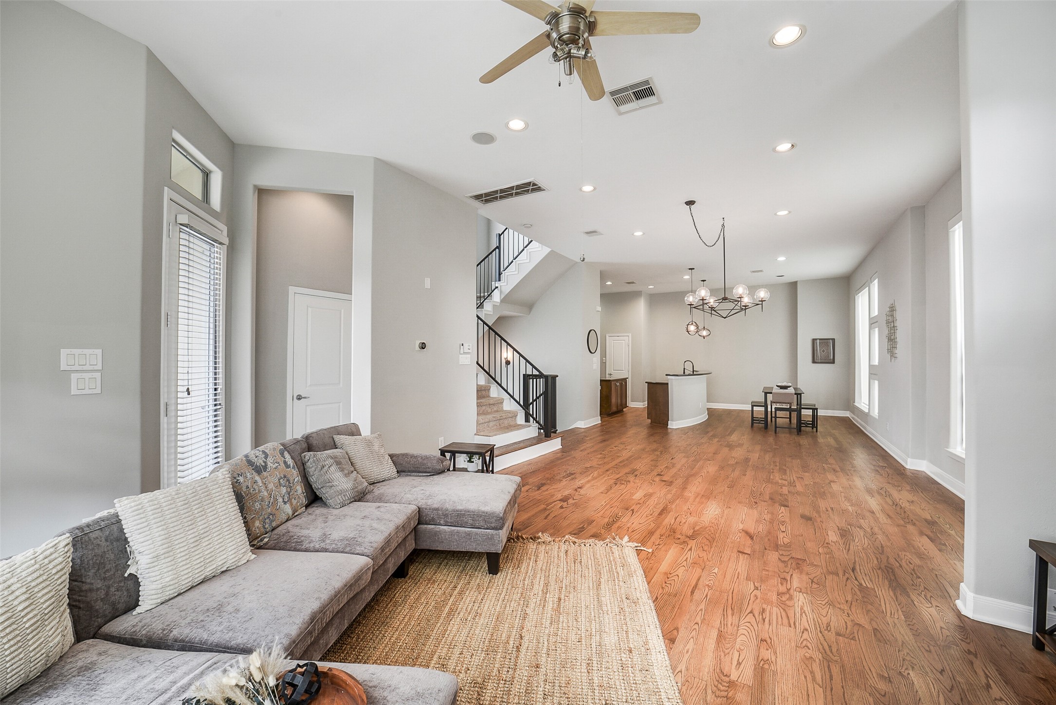 904 Roy Street Houston, TX 77007 - Photo 2 of 32