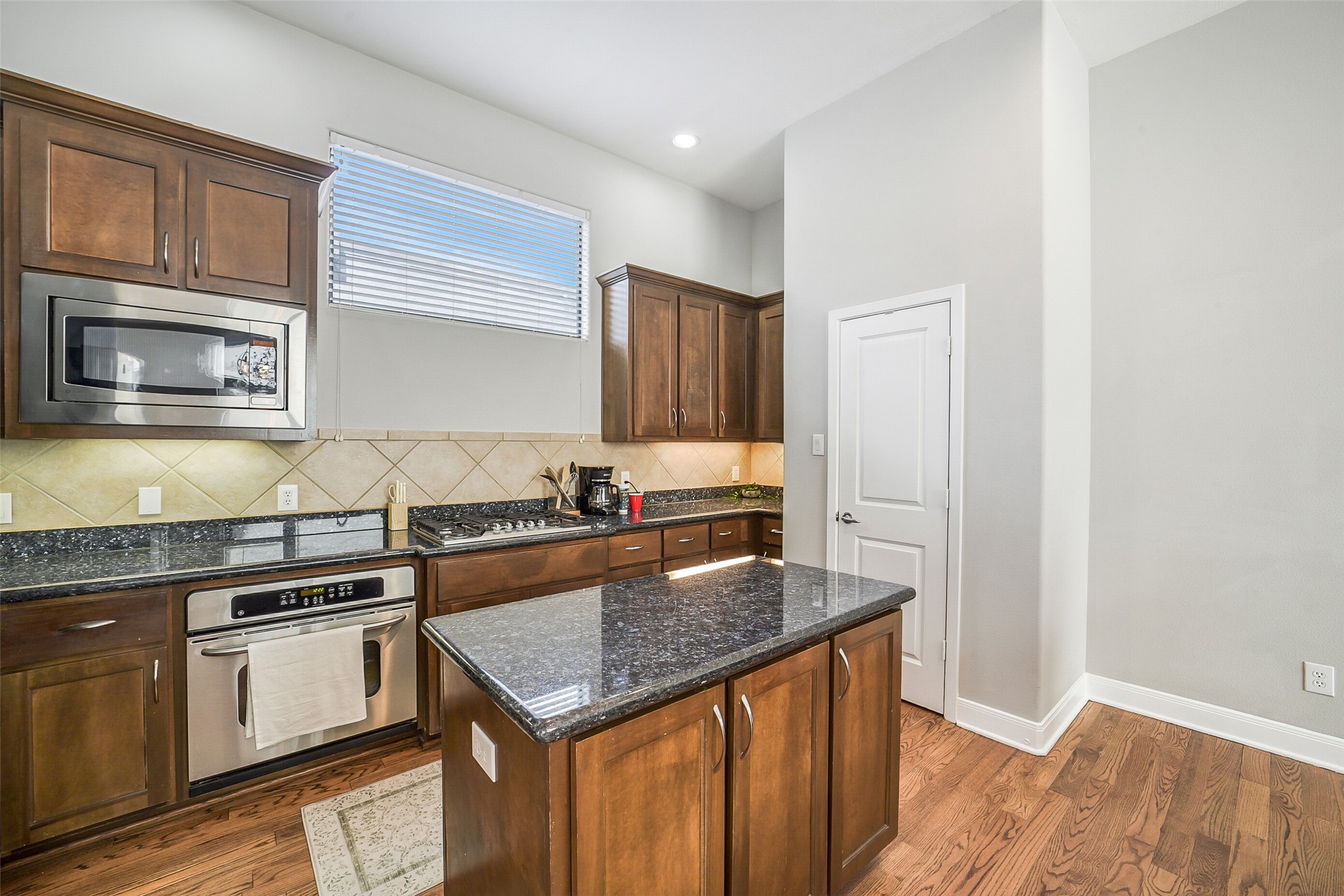 904 Roy Street Houston, TX 77007 - Photo 8 of 32