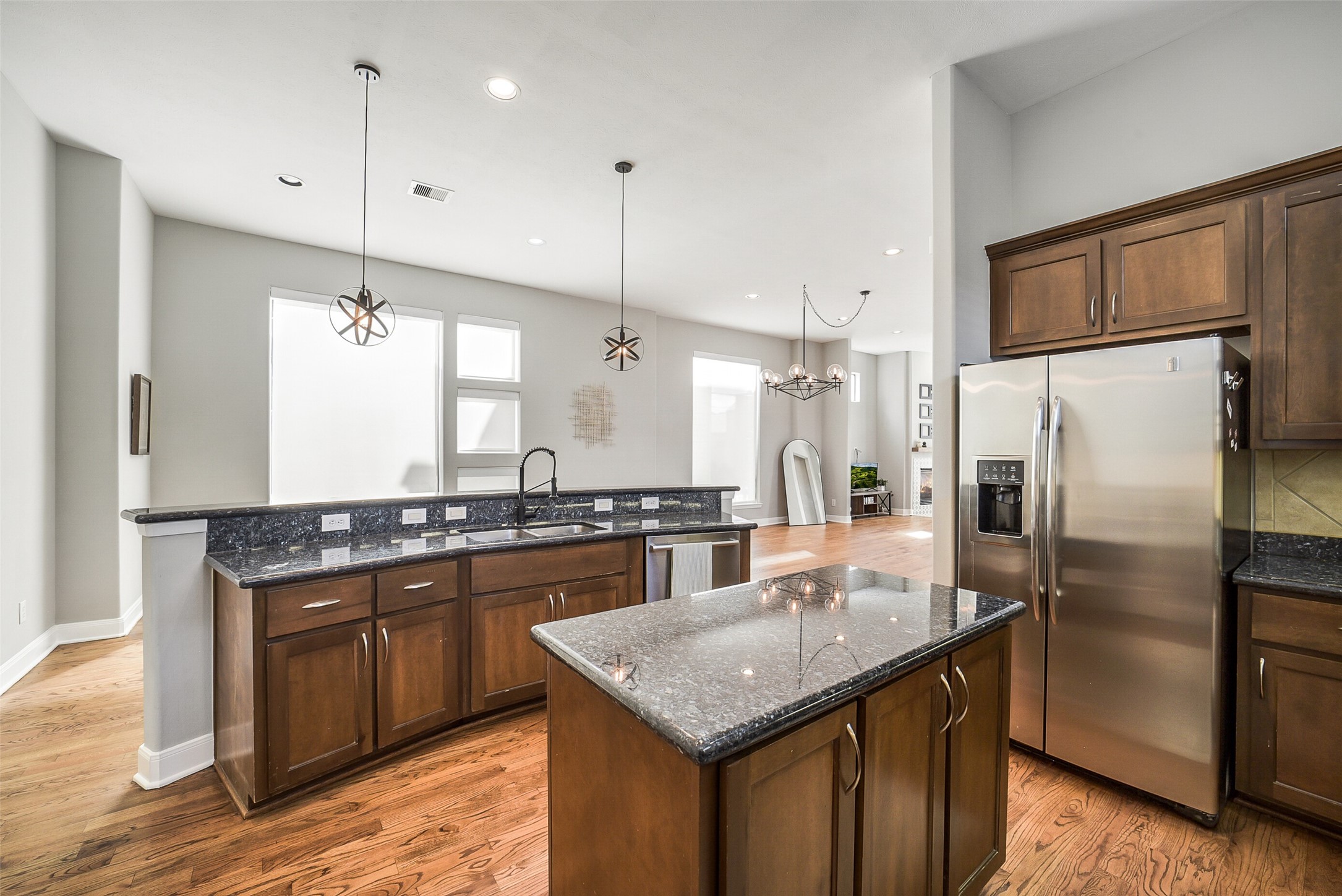 904 Roy Street Houston, TX 77007 - Photo 9 of 32