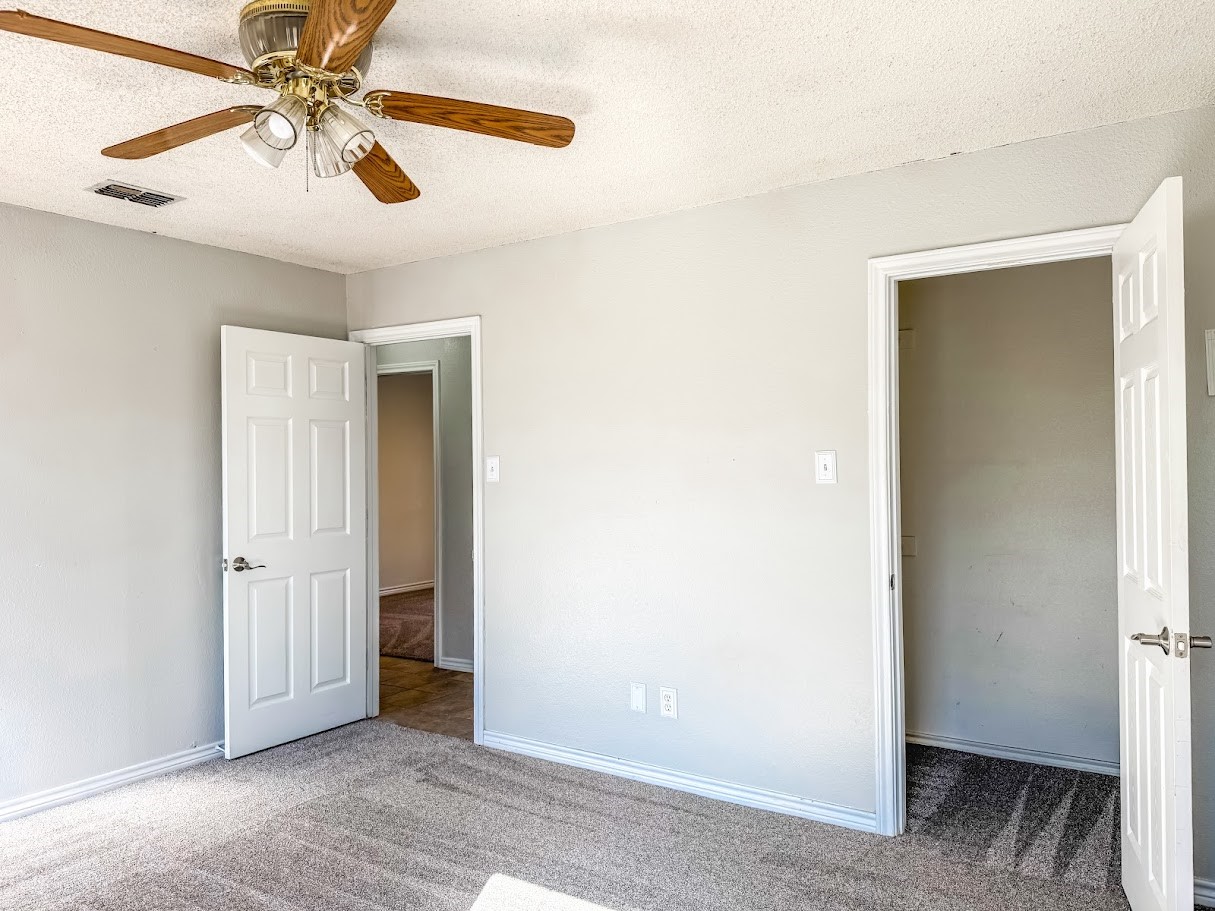 2010 Salt Works Road Palestine, TX 75803 - Photo 10 of 23 a view of a livingroom with a ceiling fan and window