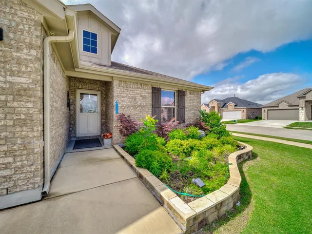 $355,000 | 2400 Briarhurst Court, Denton, TX 76207