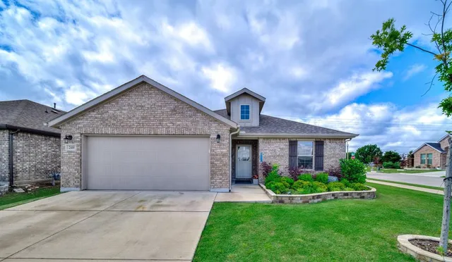 $355,000 | 2400 Briarhurst Court, Denton, TX 76207