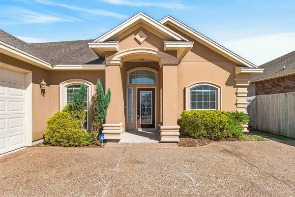 $2,695 | 4018 Puget Sound Drive, Corpus Christi, TX 78410