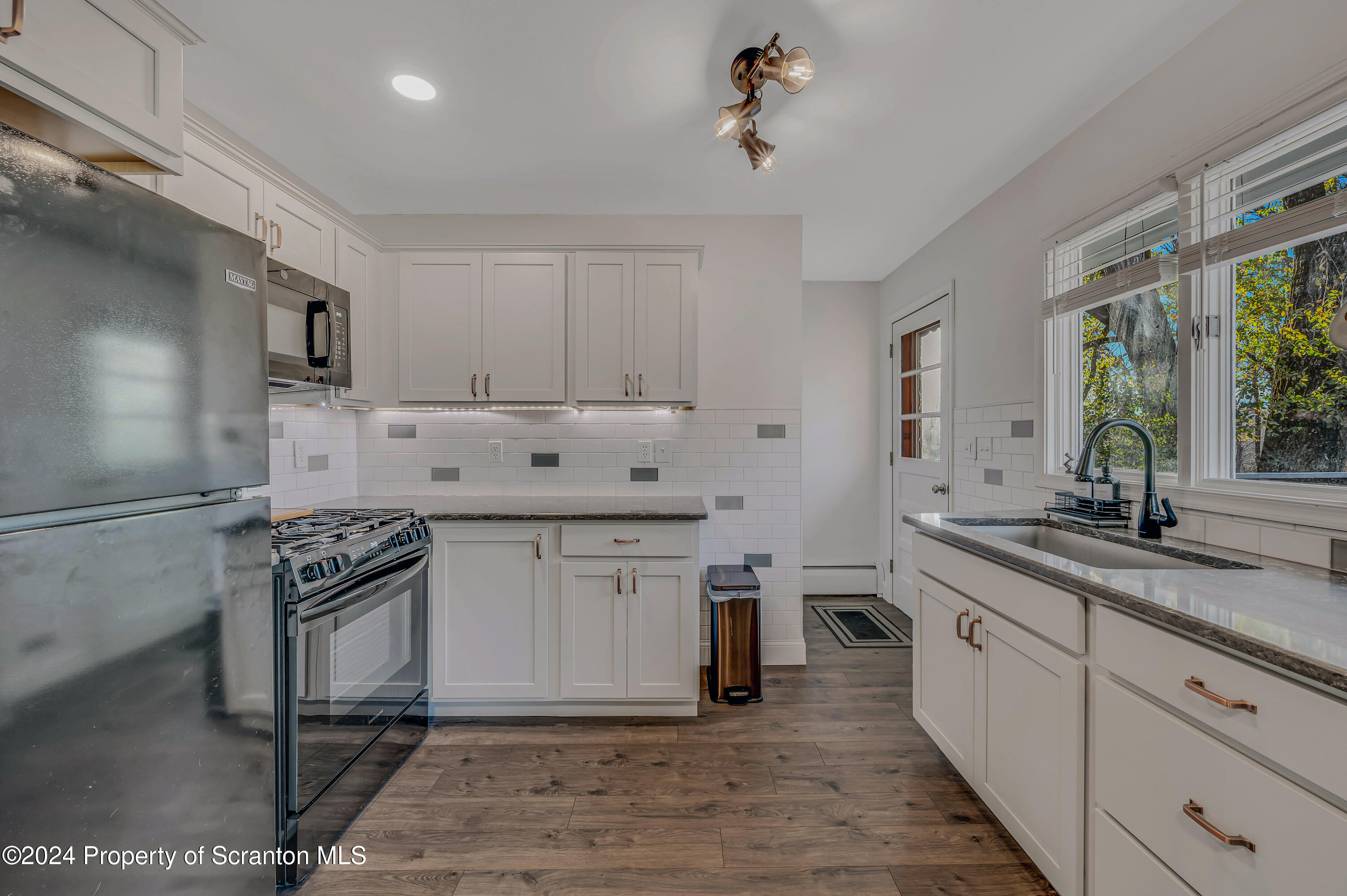 141 Beverly Drive Clarks Summit, PA 18411 - Photo 8 of 37