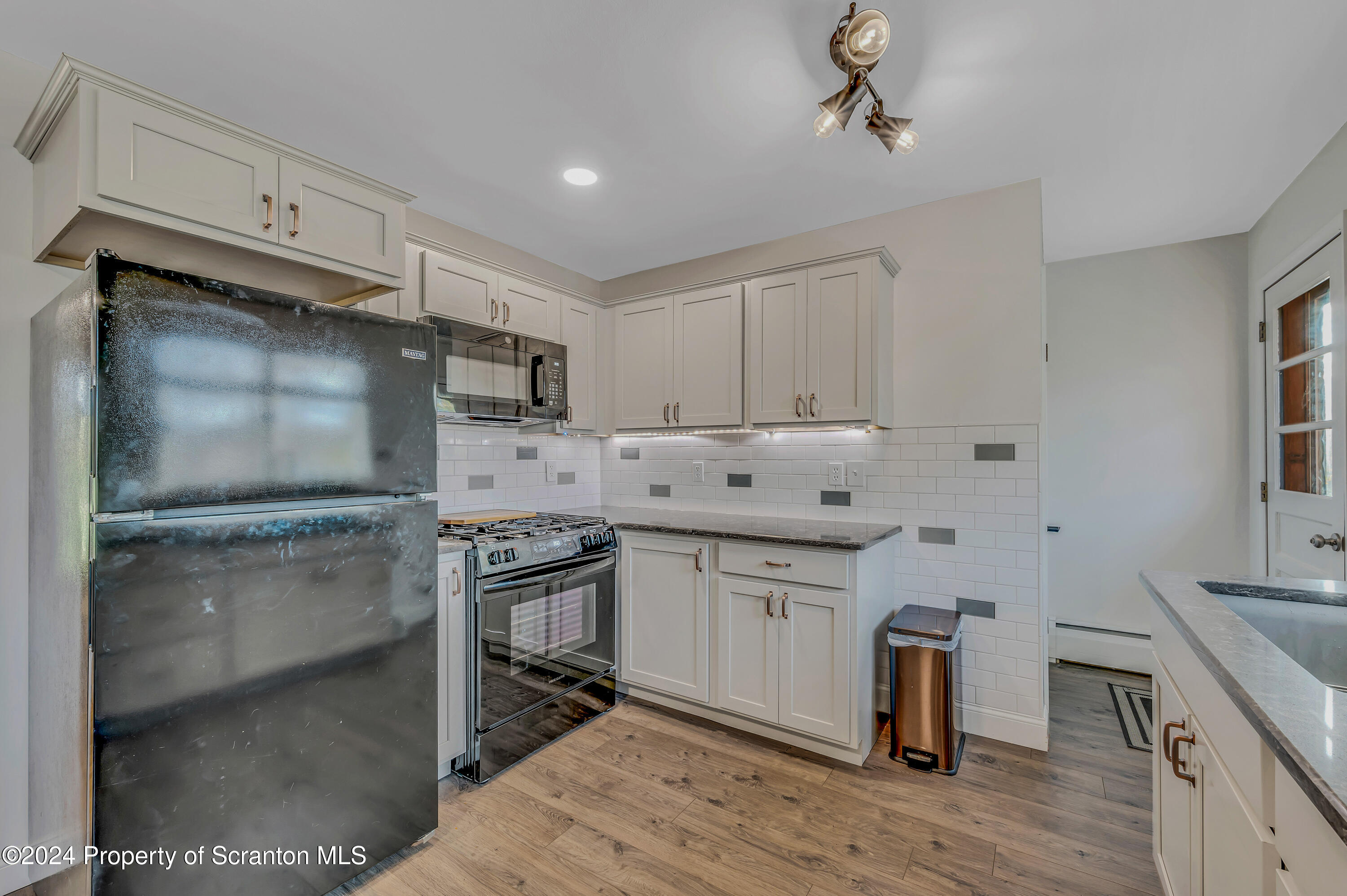 141 Beverly Drive Clarks Summit, PA 18411 - Photo 10 of 37