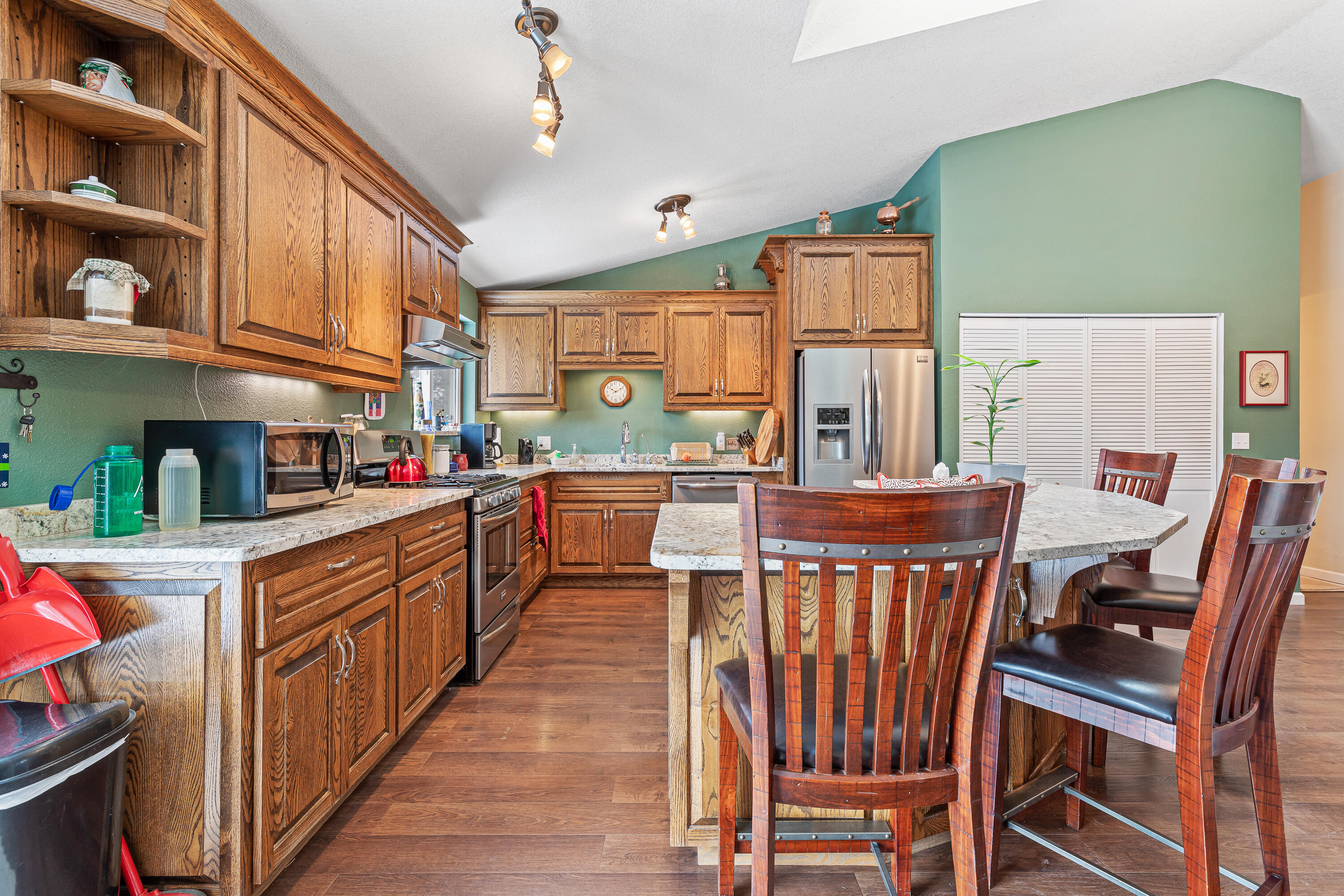 11001 Meadows Road White City, OR 97503 - Photo 9 of 60 9R9A6292