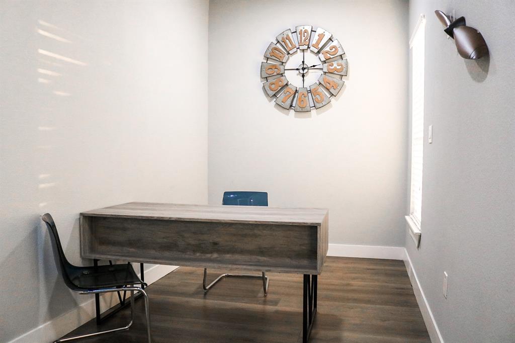 997 Ovilla Road Waxahachie, TX 75167 - Photo 18 of 32 2ND Office white baseboards, and neutral wall paint