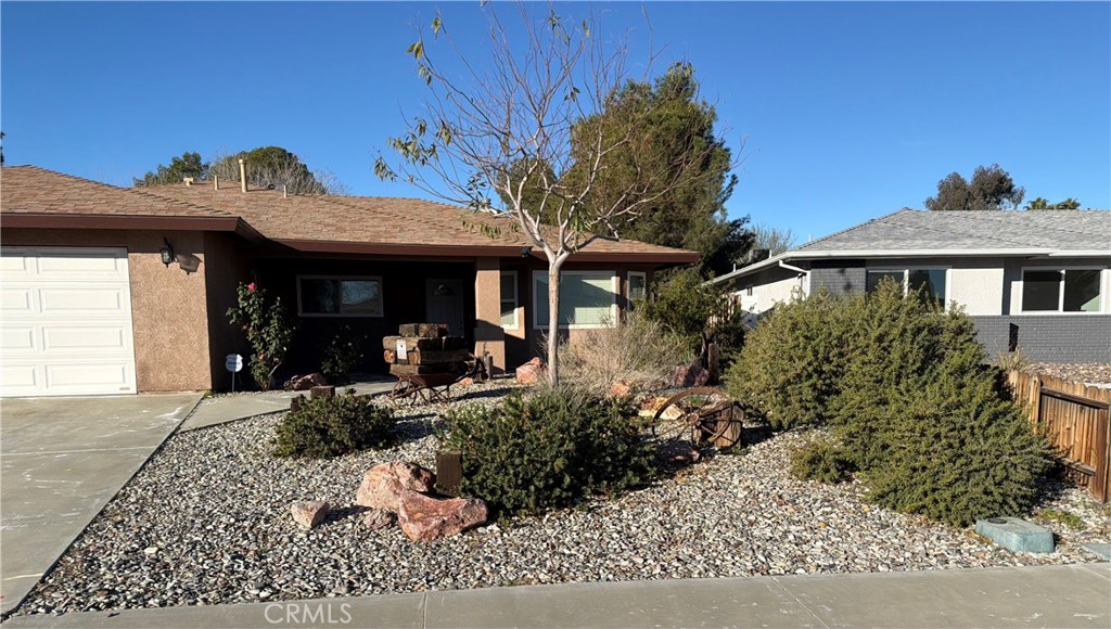 209 Kimberly Lane Ridgecrest, CA 93555 - Photo 4 of 62 a front view of a house with garden