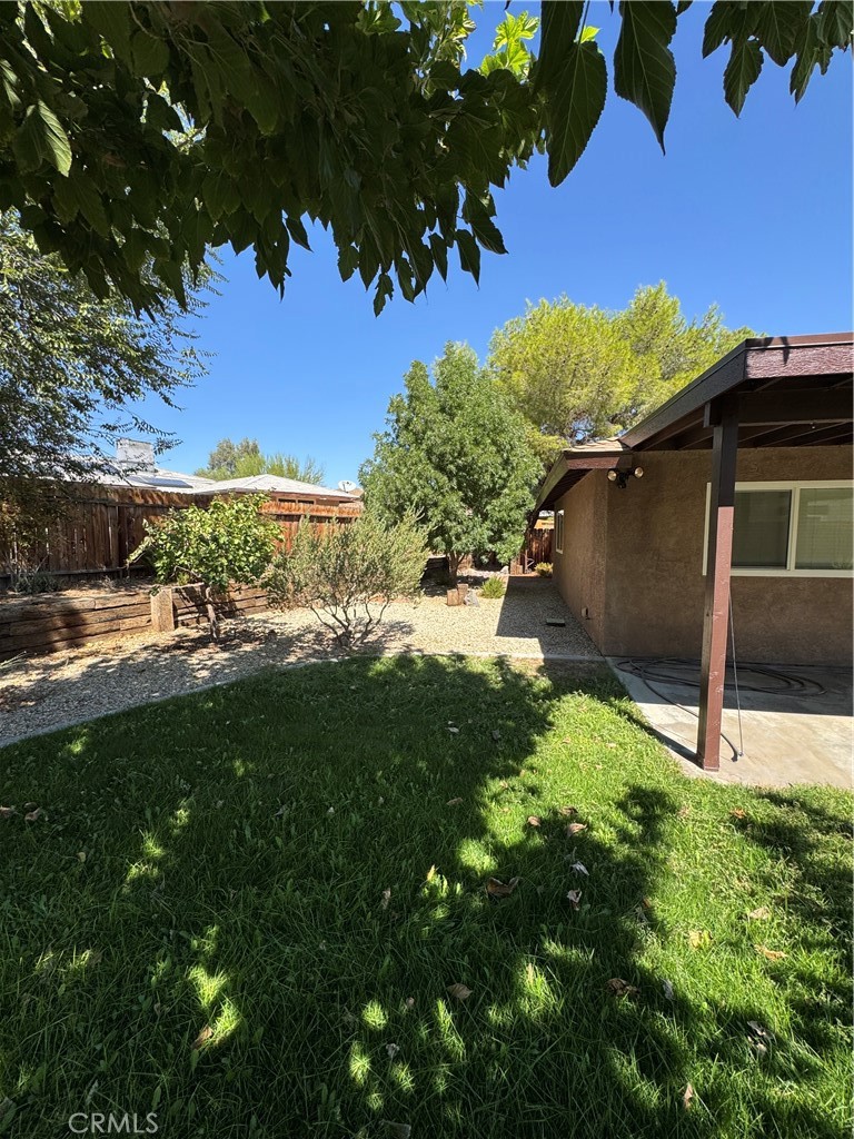 209 Kimberly Lane Ridgecrest, CA 93555 - Photo 8 of 62 a view of a backyard