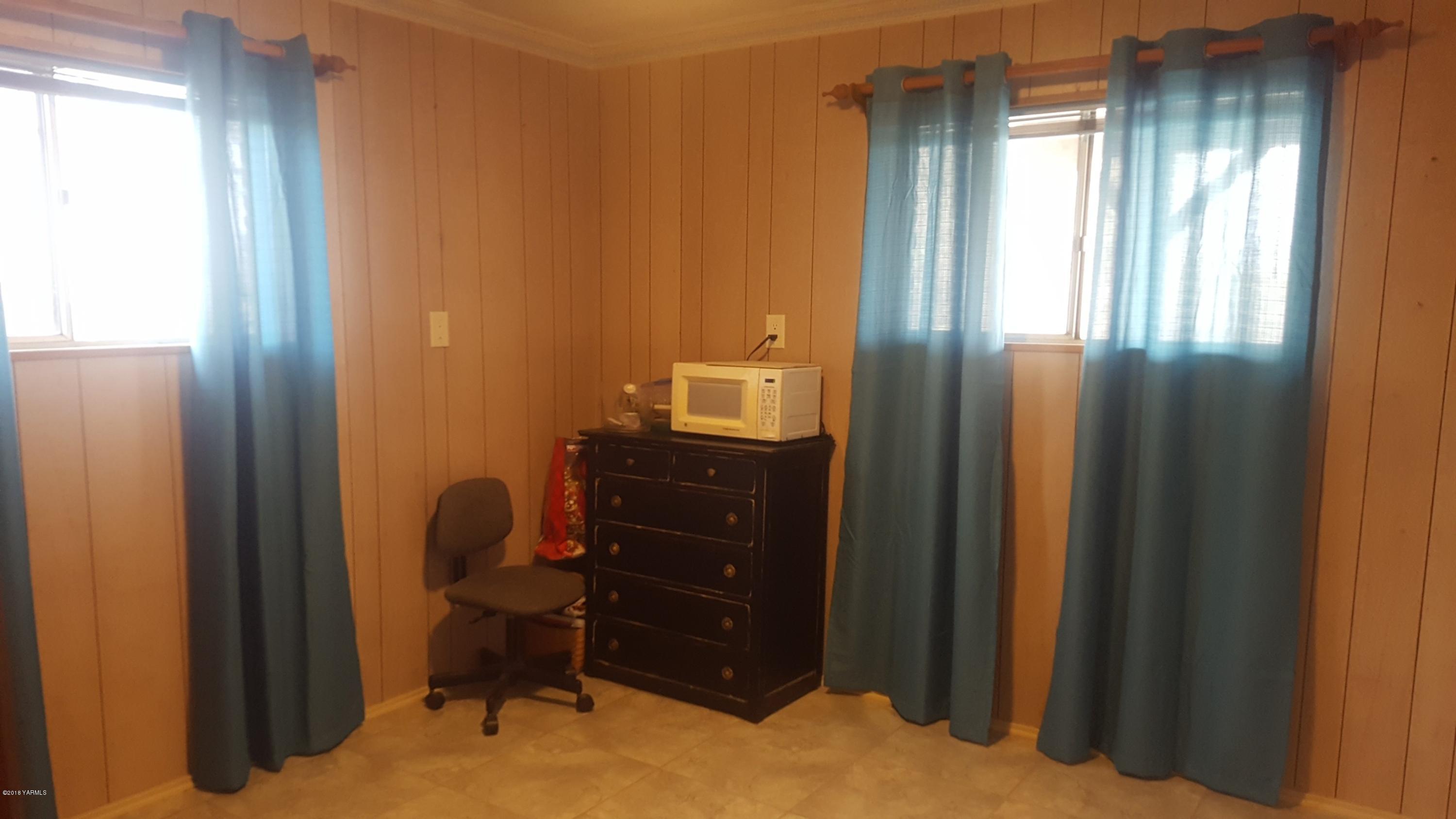 3380 Reeves Road Sunnyside, WA 98944 - Photo 28 of 32