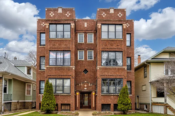 $2,400 | 1942 West Farwell Avenue, Unit 1W, Chicago, IL 60626