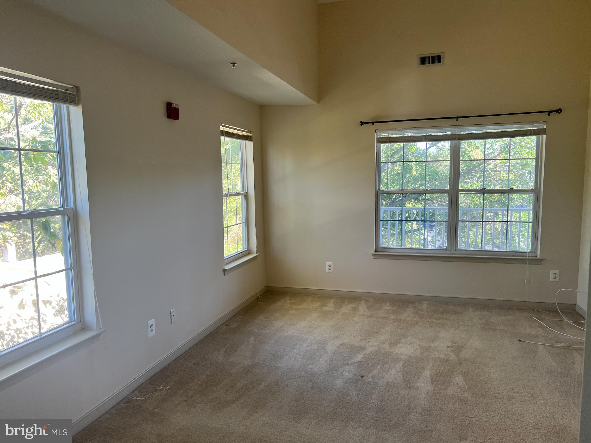 805 Latchmere Court, Unit 302 Annapolis, MD 21401 - Photo 4 of 14 an empty room with a window