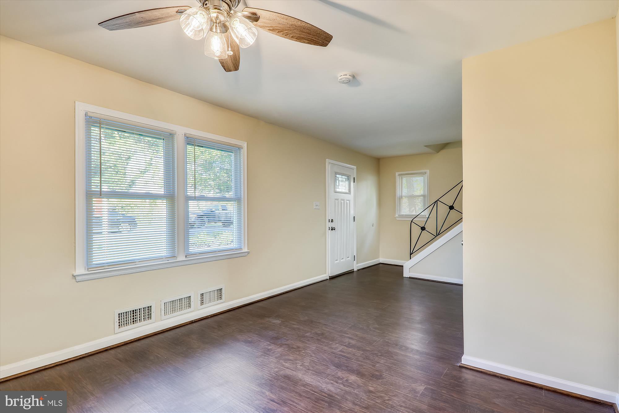 1706 Norton Road Hyattsville, MD 20783 - Photo 6 of 34 Living Room