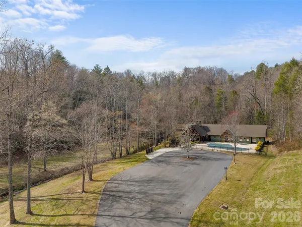 $899,000 | 72 Summer Shade Court, Edneyville, NC 28792