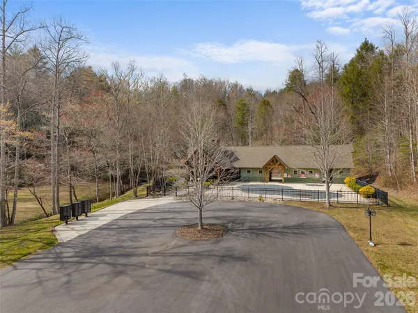 $899,000 | 72 Summer Shade Court, Edneyville, NC 28792