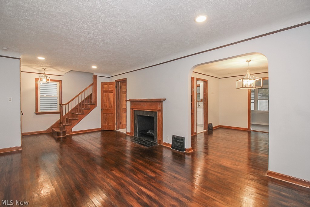1155 Pennfield Road Cleveland, OH 44121 - Photo 4 of 35