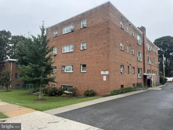 $2,100 | 500 South Courthouse Road, Unit 4, Arlington, VA 22204