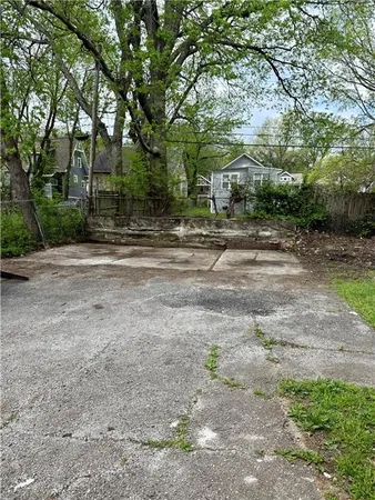 $1,400 | 5514 The Paseo, Unit 2, Kansas City, MO 64110