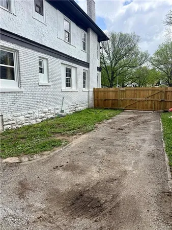 $1,400 | 5514 The Paseo, Unit 2, Kansas City, MO 64110