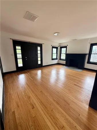 $1,400 | 5514 The Paseo, Unit 2, Kansas City, MO 64110