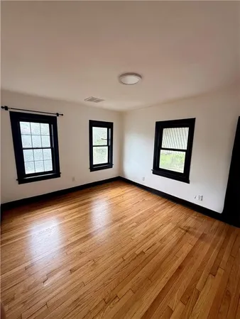 $1,400 | 5514 The Paseo, Unit 2, Kansas City, MO 64110