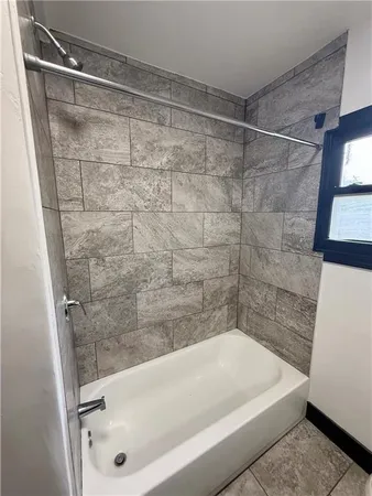 $1,400 | 5514 The Paseo, Unit 2, Kansas City, MO 64110