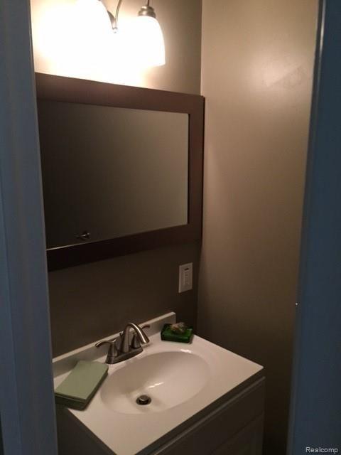 1004 Tottenham Road Birmingham, MI 48009 - Photo 3 of 11