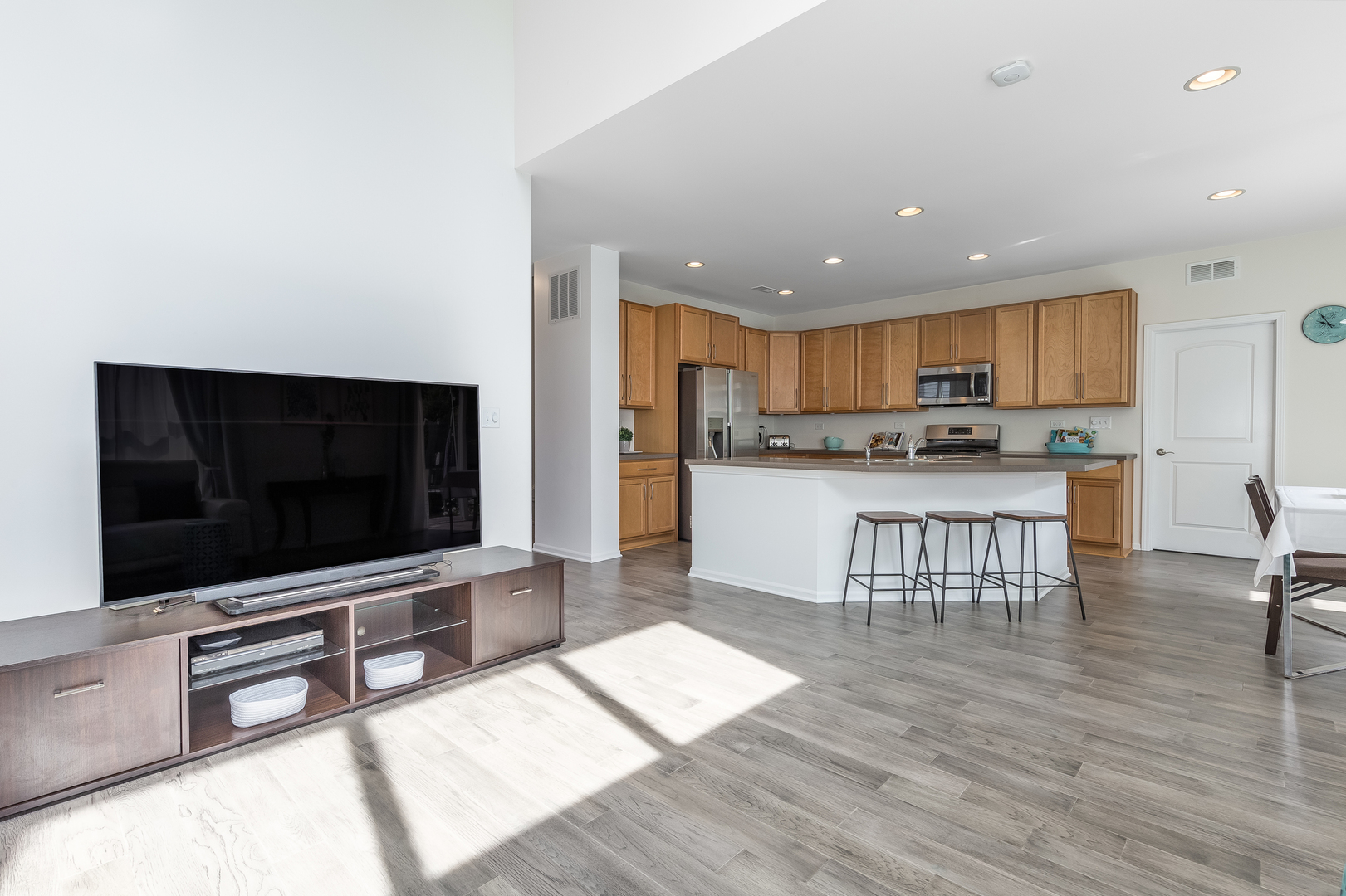 5831 Oak Ridge Way Lisle, IL 60532 - Photo 5 of 34