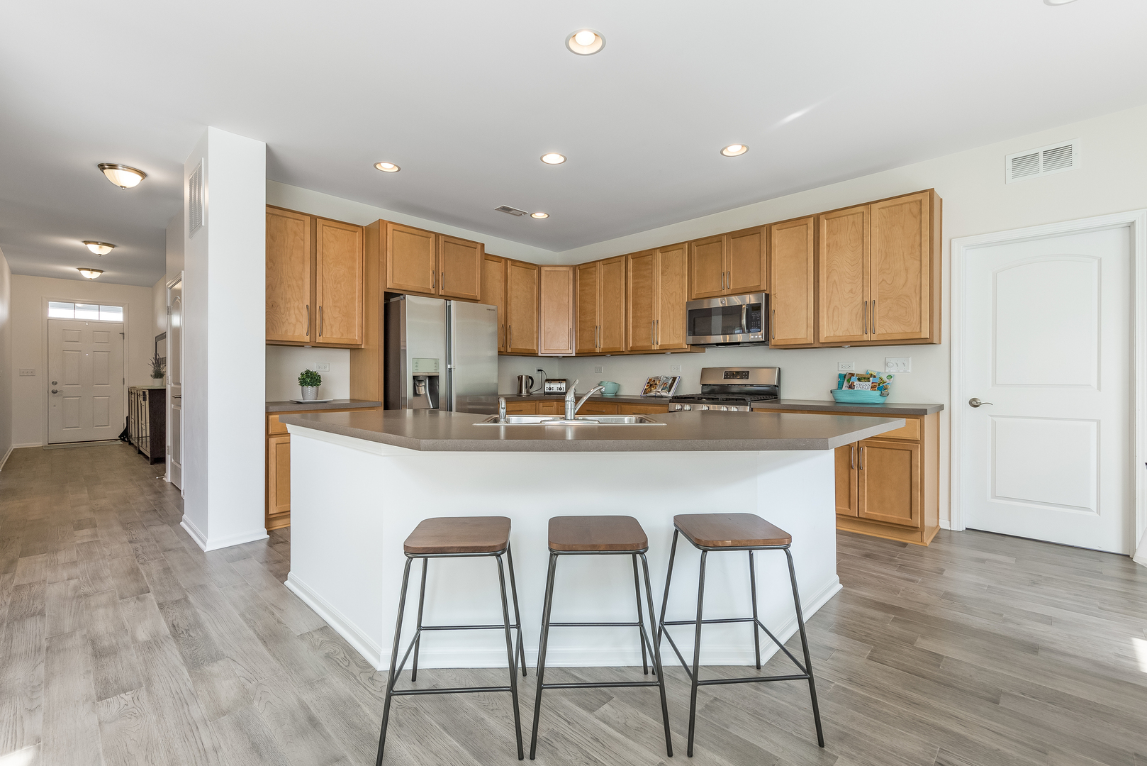 5831 Oak Ridge Way Lisle, IL 60532 - Photo 6 of 34