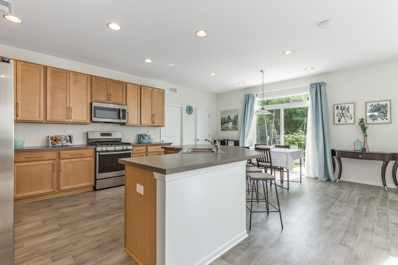 5831 Oak Ridge Way Lisle, IL 60532 - Photo 7 of 34