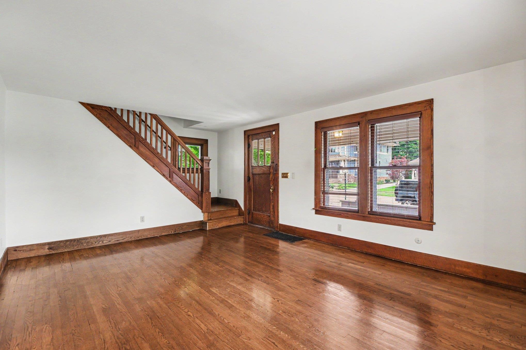 127 Drace Street Rochester, MI 48307 - Photo 3 of 20 50213291-0324df7c-0496-41d5-84a7-8acfa917b373.JPG
