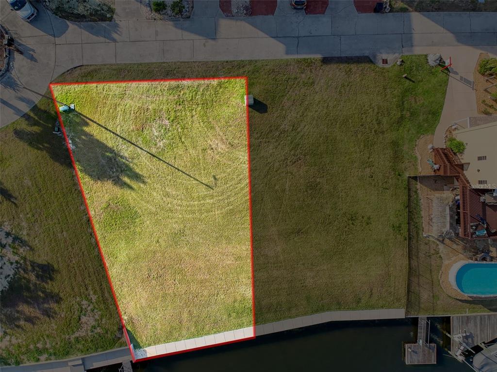 7 Louise Court Hudson, FL 34667 - Photo 10 of 52 a bathroom with a sink and a mirror