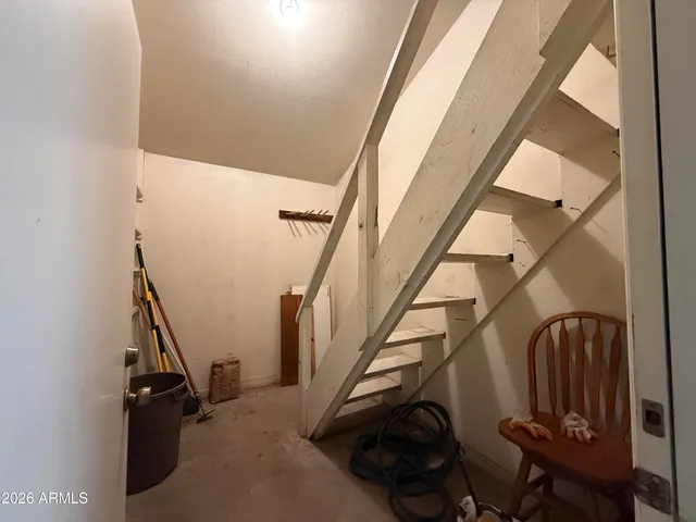 a view of a house with backyard and a garden