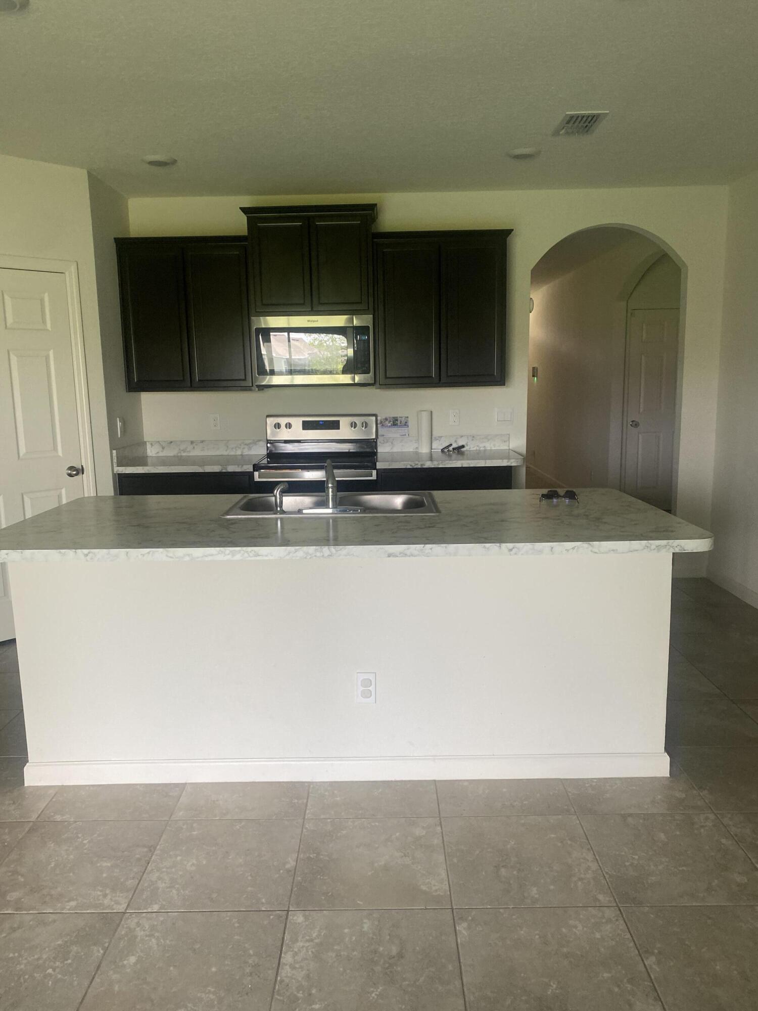 3309 Trinity Circle Fort Pierce, FL 34945 - Photo 6 of 12 2023-06-13 13.53.37