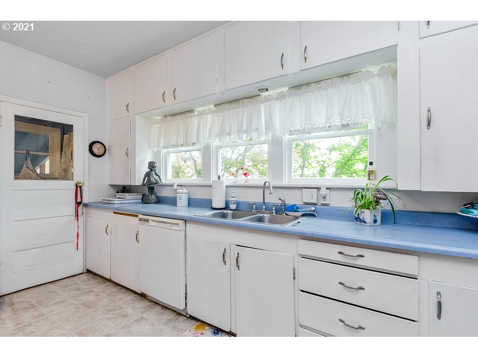 701 Southeast Hogan Road Gresham, OR 97080 - Photo 12 of 30 Gallery Image 12