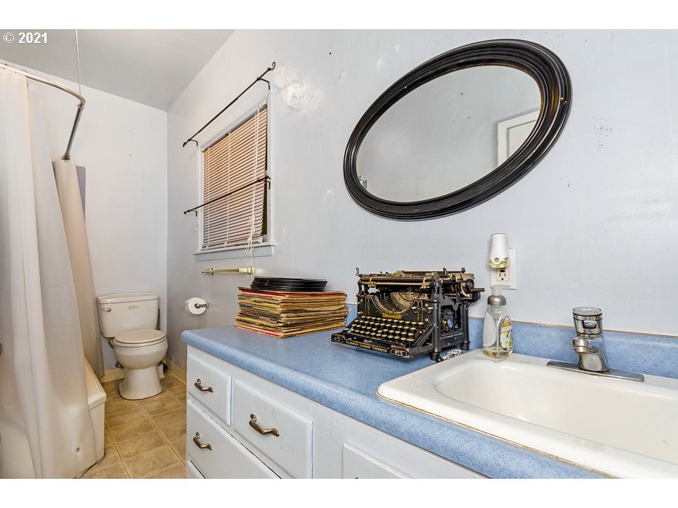 701 Southeast Hogan Road Gresham, OR 97080 - Photo 14 of 30 Gallery Image 14