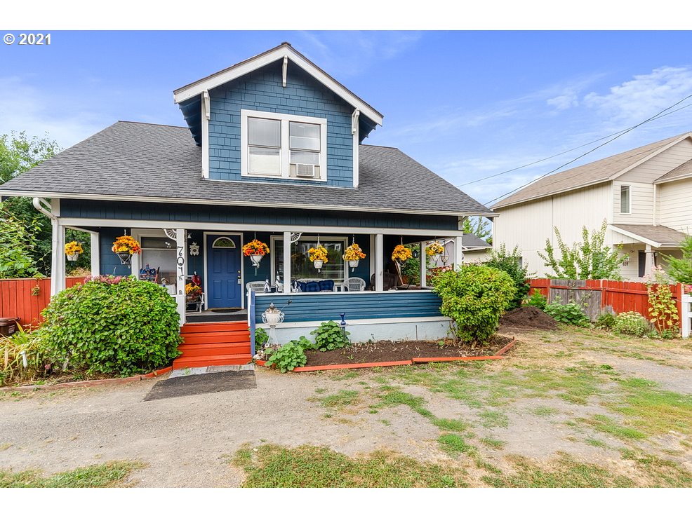 701 Southeast Hogan Road Gresham, OR 97080 - Photo 3 of 30 Gallery Image 3