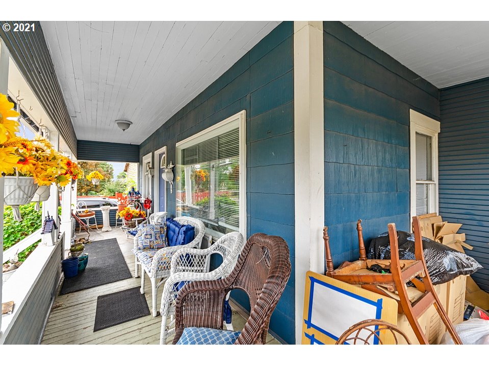 701 Southeast Hogan Road Gresham, OR 97080 - Photo 5 of 30 Gallery Image 5