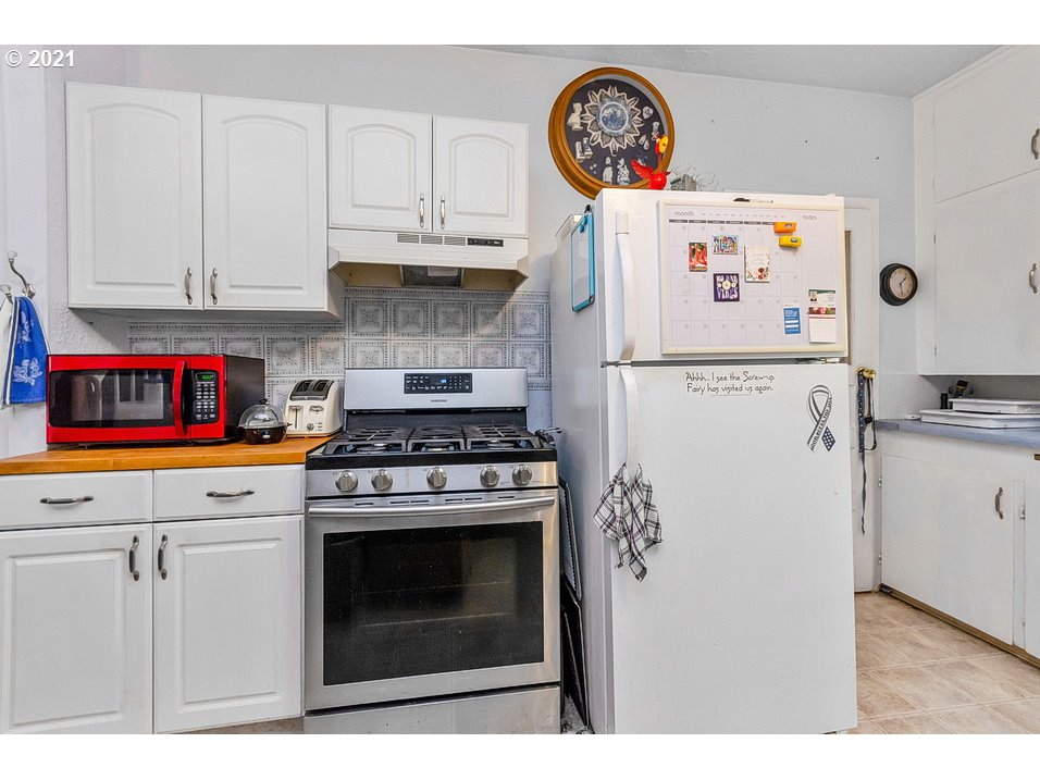 701 Southeast Hogan Road Gresham, OR 97080 - Photo 10 of 30 Gallery Image 10