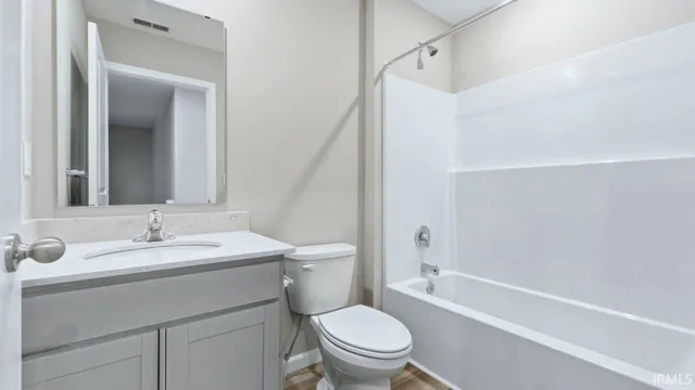 $289,900 | 2880 Greenacre Court, Warsaw, IN 46582