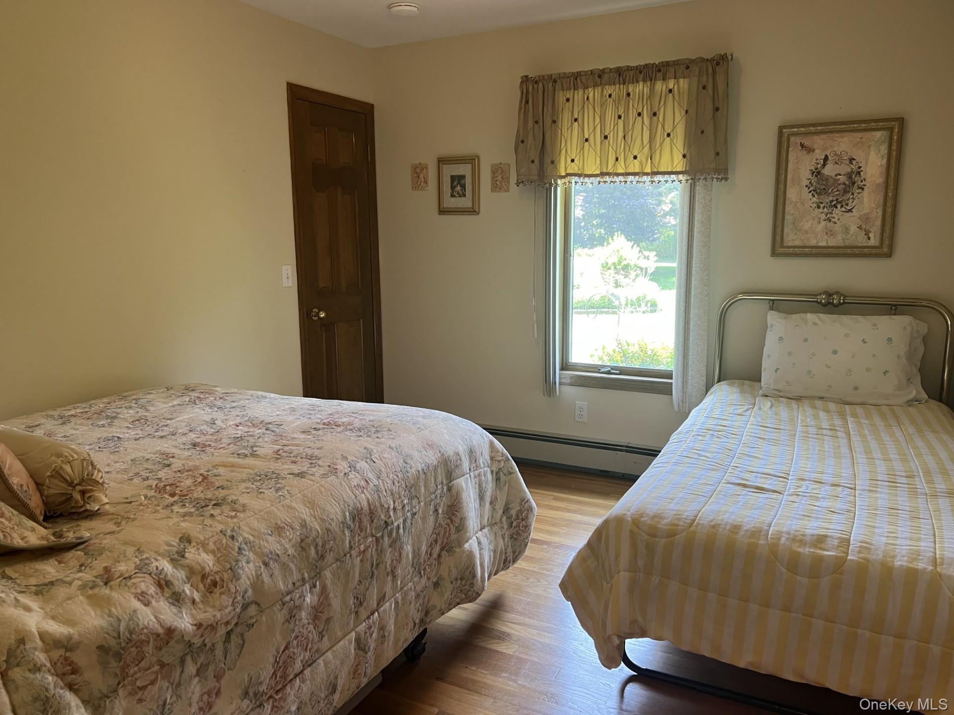 215 Leon Road Southold, NY 11971 - Photo 11 of 17 Guest bedroom with Queen bed and 1 twin bed.