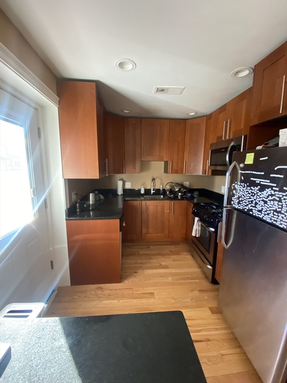32 Linden Street, Unit 7 Brookline, MA 02445 - Photo 3 of 9
