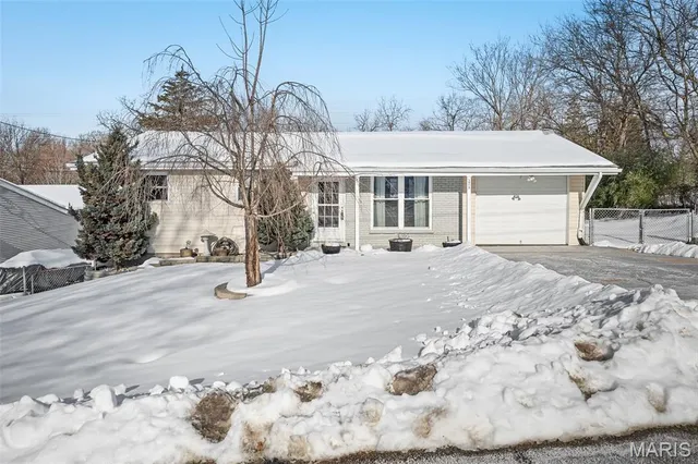 $264,900 | 1975 Ridgeway Drive, Arnold, MO 63010