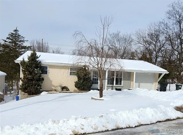 $264,900 | 1975 Ridgeway Drive, Arnold, MO 63010