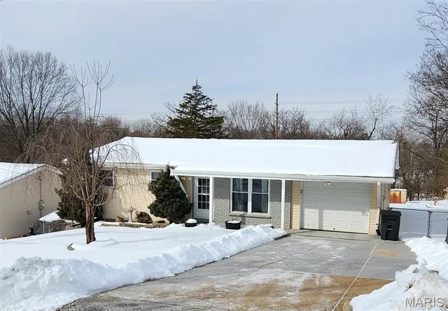 $264,900 | 1975 Ridgeway Drive, Arnold, MO 63010