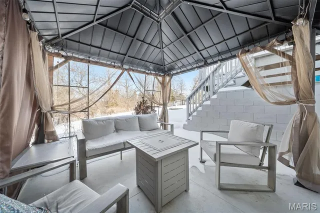 $264,900 | 1975 Ridgeway Drive, Arnold, MO 63010